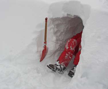 Digging a shelter in the snow bivouack